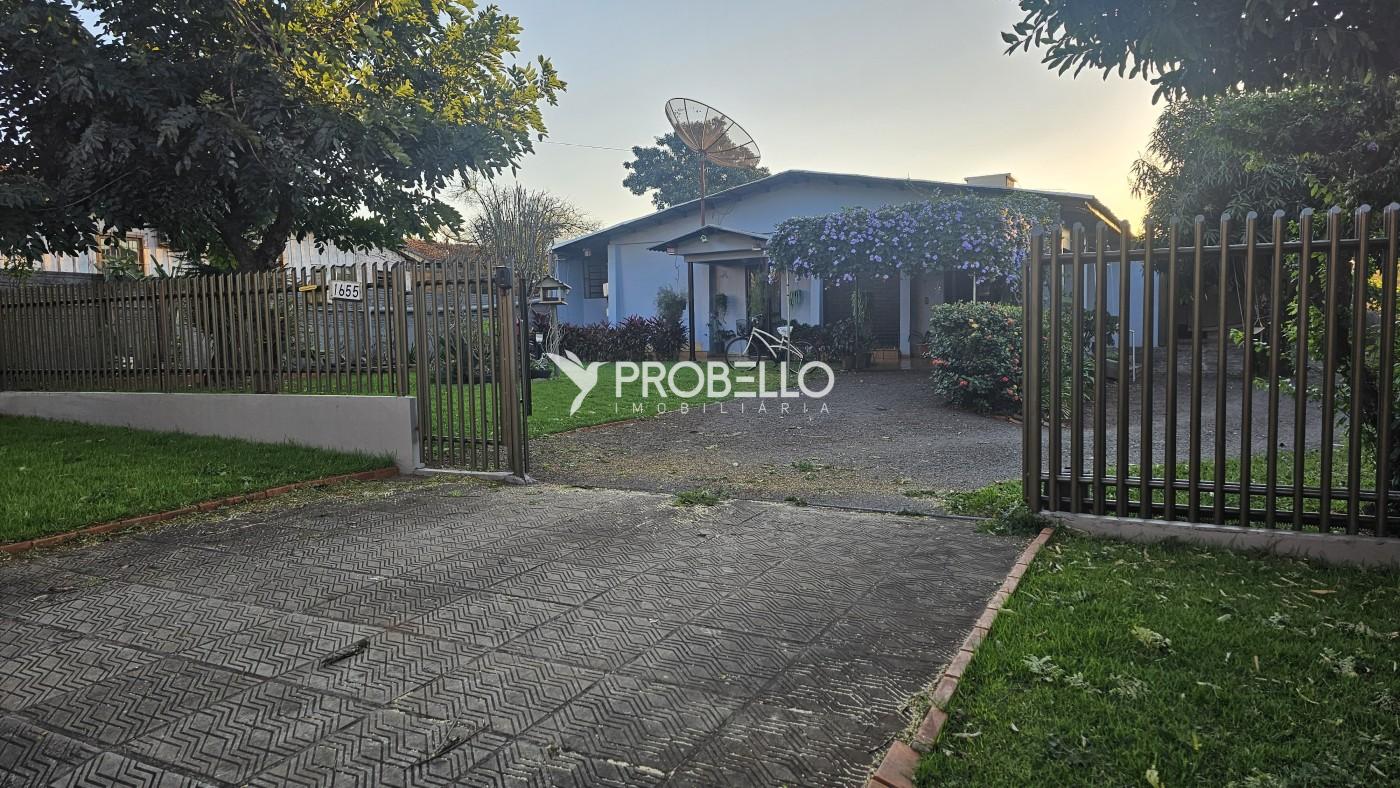 Casa para Venda, em Marechal C�ndido Rondon, bairro Centro, 3 dormit�rios, 2 banheiros, 2 vagas